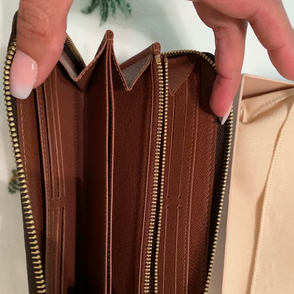 Louis Vuitton Zippy Wallet SOLD - Picture 5 of 8
